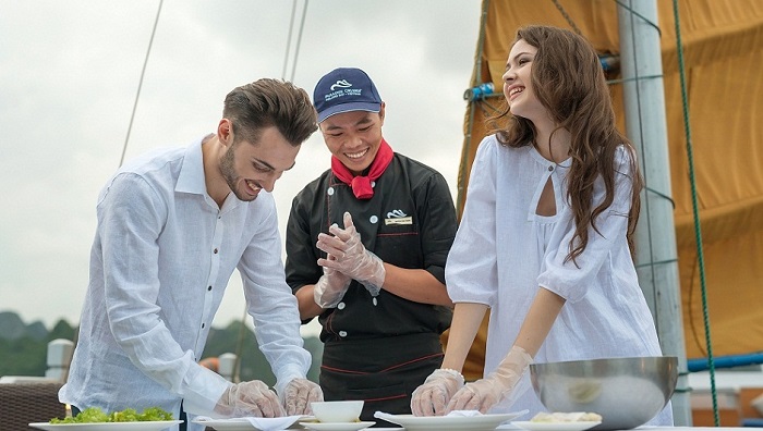 Du thuyền Hạ Long Paradise Luxury - Lớp học nấu ăn